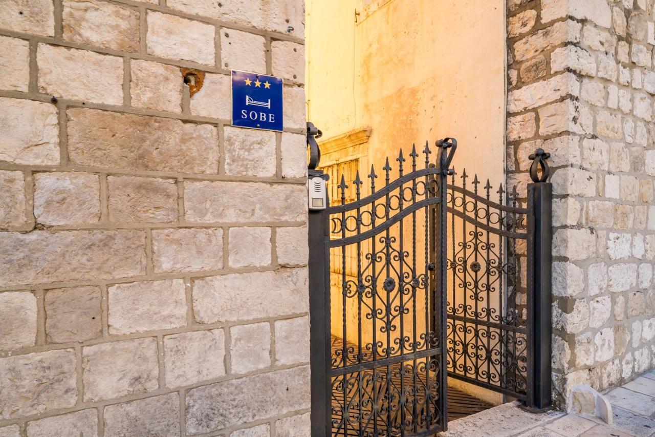 Deluxe Rooms With A Terrace View At Old City Gate Dubrovnik Exterior photo