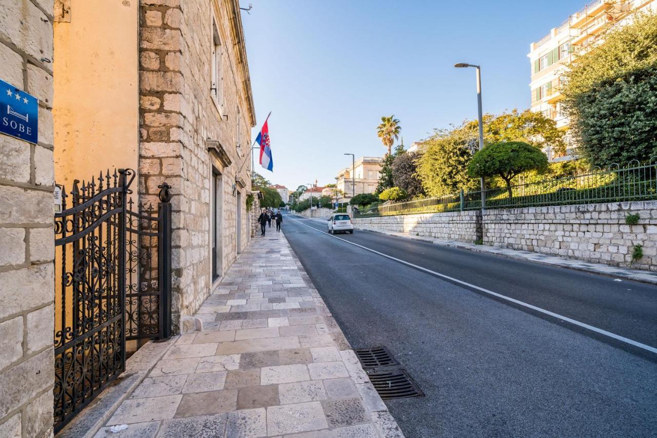 Deluxe Rooms With A Terrace View At Old City Gate Dubrovnik Exterior photo